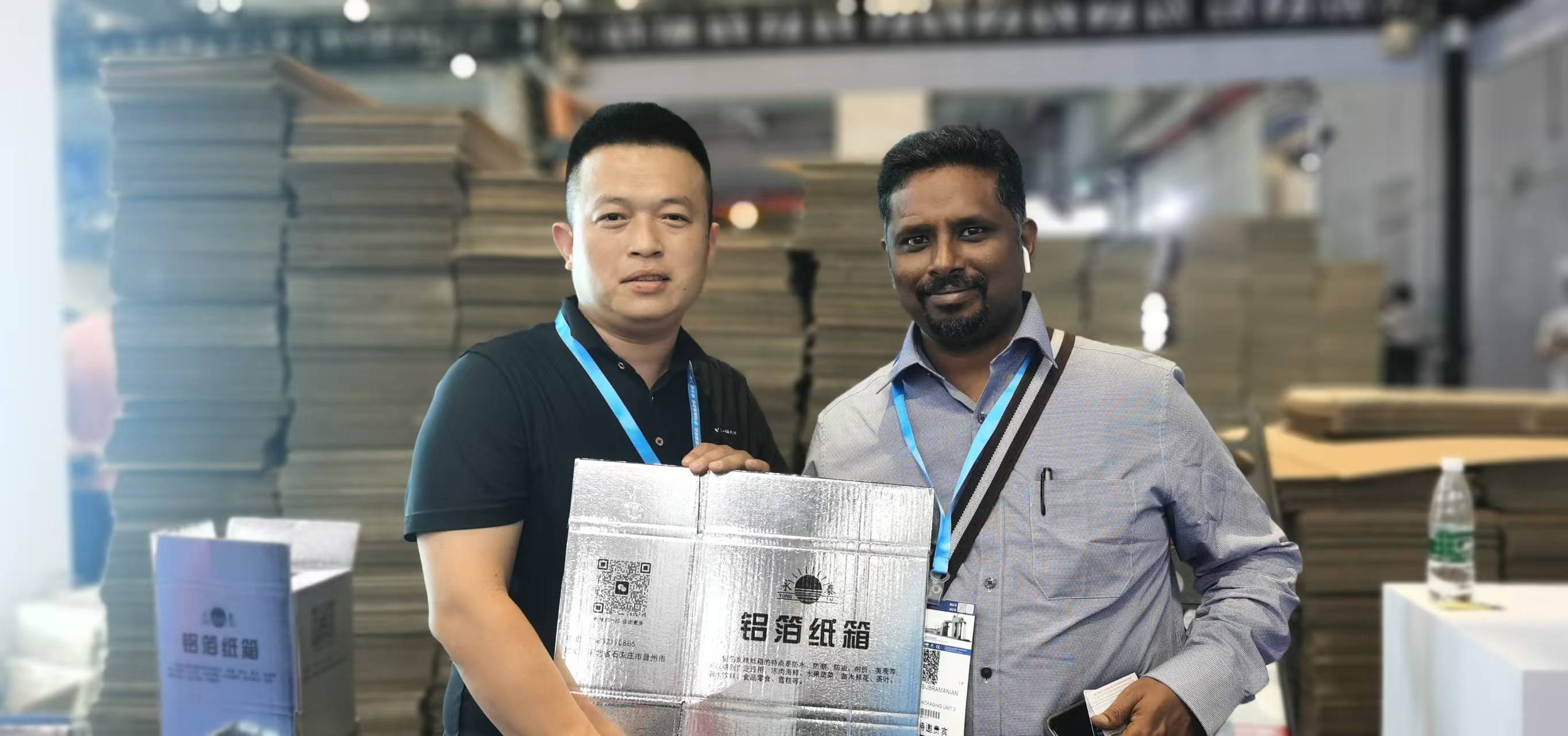 Yongtai team presenting an insulated corrugated box to an international buyer